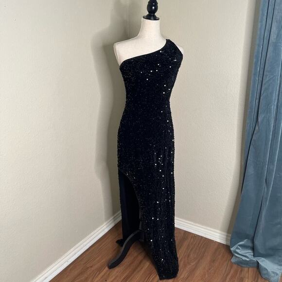 Asymmetrical Black Sequined Gown with Front Slit Medium - Picture 1 of 6
